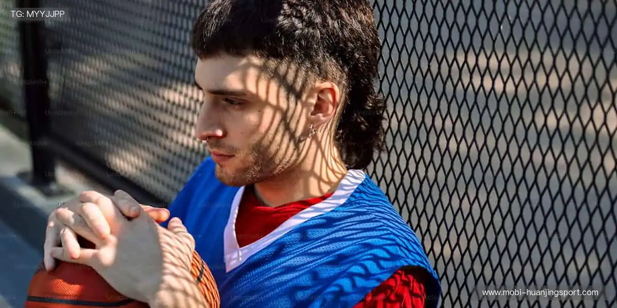 弹幕狂欢,边看边聊!💬 独家解说 + 实时数据,打造沉浸式观赛体验!